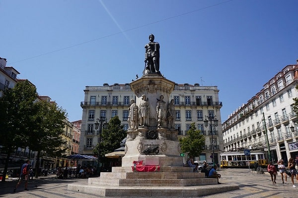 statue de-luis-de-camoes